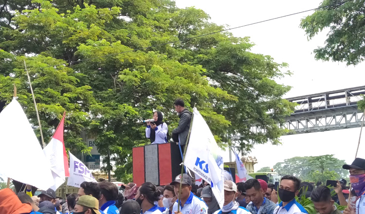 Cerita Buruh Hamil Ikut Demo di Tuban, Keadilan dan Kesejahteraan Diperjuangkan