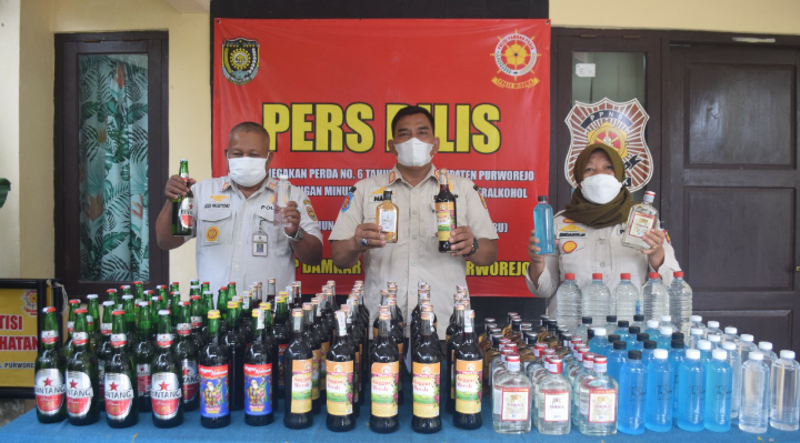 Operasi Pekat, Satpol PP Purworejo Amankan Ratusan Botol Miras