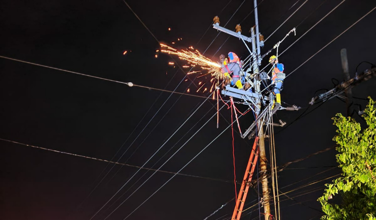 Jaringan Listrik PLN Tersambar Petir, Sebagian Wilayah Kota Banyuwangi Padam