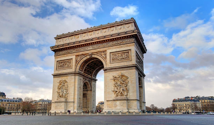Viral Video Monumen Arc de Triomphe Paris Dikira Simpang Gumul Kediri, Warganet: Tertipu Astaga