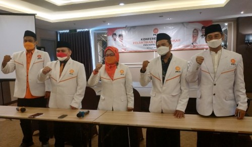 PKS Surabaya Lantik 12 Dewan Pakar, Diharapkan Bisa Berikan Kontribusi Terbaik