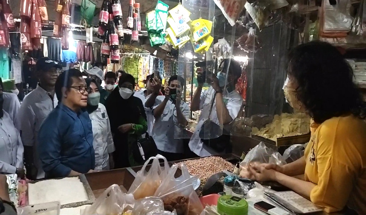 Blusukan ke Pasar, Gus Muhaimin Sapa Pedagang di Banyuwangi