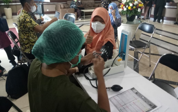 DPRD Surabaya Terima Vaksin Booster