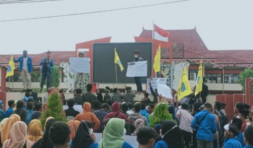 Aktivis Mahasiswa Demo, Minta Kadispendik Sumenep Dicopot