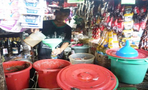 Harga Minyak Goreng Melambung Omzet Pedagang di Pasar Pon Turun Drastis
