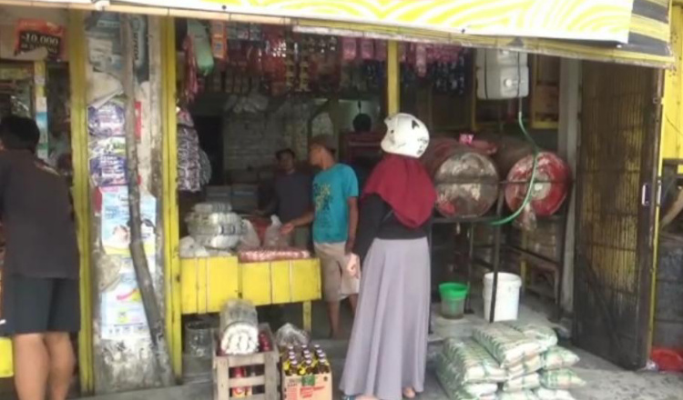 Harga Minyak Goreng Ditetapkan Rp 14 Ribu, Pedagang di Jember: Kita Rugi