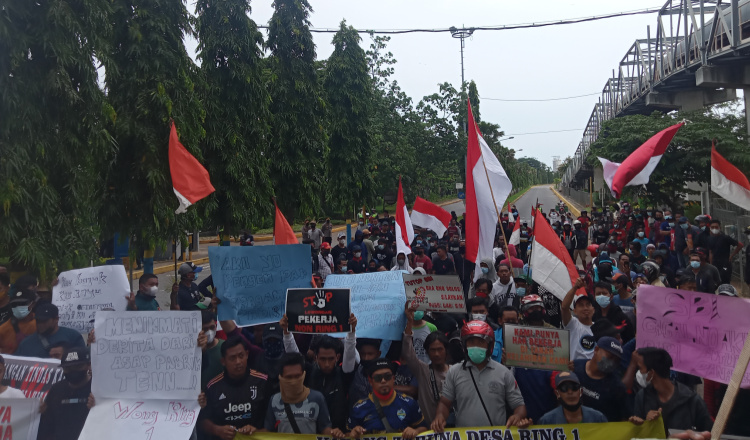 Tuntutan Tak Dipenuhi Perusahaan Semen, Ratusan Warga Tuban Ancam Demo Lebih Besar