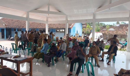 Pj Kades Sewakan TKD, Masyarakat Desa Nogosari Bondowoso Demo ke Balai Desa