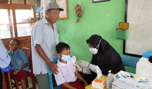 Polres Keerom Gelar Vaksinasi Perdana Bagi Anak-anak