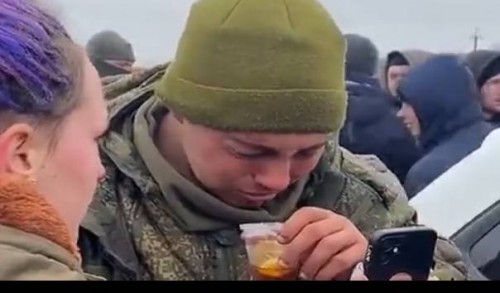 Viral, Video Tentara Rusia Menangis Saat Menelpon Ibunya Usai Menyerah Kepada Ukraina