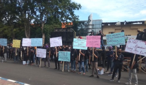 Demonstrasi Karyawan CV. Grapari, Tuntut Pemkot Probolinggo Tak Hentikan Pembangunan Pabrik Kayu