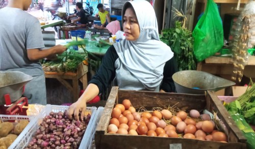 Tak Hanya Cabai, Harga Bawang Merah dan Telor Juga Melonjak di Cilacap