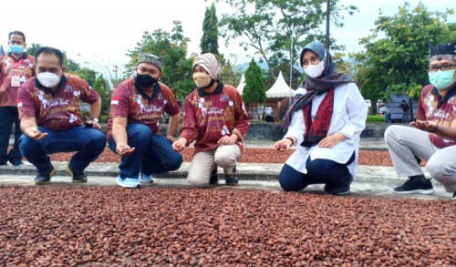 Bupati Ipuk Ajak Nikmati Cokelat Terbaik Dunia di Banyuwangi