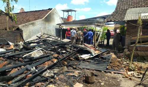 Gegara Api Tungku Belum Padam, Rumah Warga di Banyuwangi Ludes Terbakar
