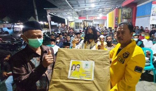 Jelang Puasa, Ketua Golkar Banyuwangi Bagi-bagi 3.500 Sarung hingga Doorprize pada Masyarakat