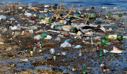 Sampah Plastik Sebabkan Kualitas Air PDAM di Surabaya Menurun
