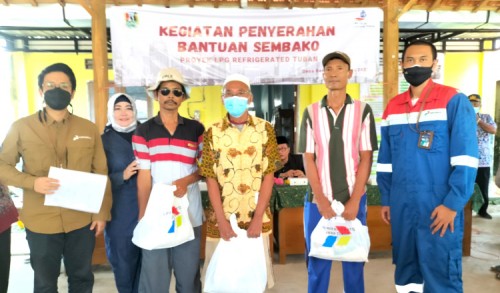 PT PKT Project Terminal LPG Tuban Komitmen Bantu Masyarakat, Bagikan 1.287 Paket Sembako untuk Warga Sekitar 