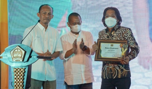 Ketua Percasi Surabaya, Budi Leksono Raih SIWO Award PWI Jatim 2022