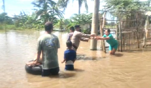 100 KK di Kelurahan Pakis Banyuwangi Terendam Banjir