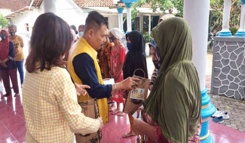 Ketua DPD Golkar Banyuwangi Beri Bantuan pada Korban Rumah Roboh, Santuni Anak Yatim dan Dhuafa