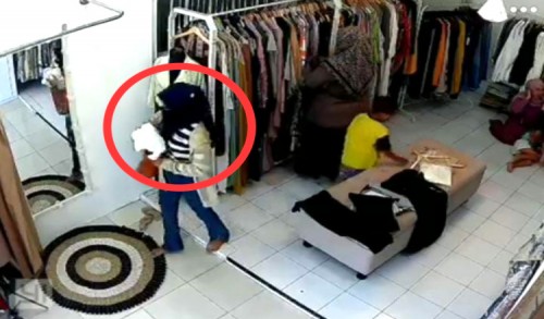 Terbelit Ekonomi, Perempuan di Banyuwangi Nekat Mencuri, Aksinya Terekam CCTV