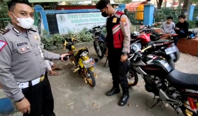 Razia Balap Liar, Puluhan Sepeda Motor Knalpot Brong Diamankan Polres Probolinggo