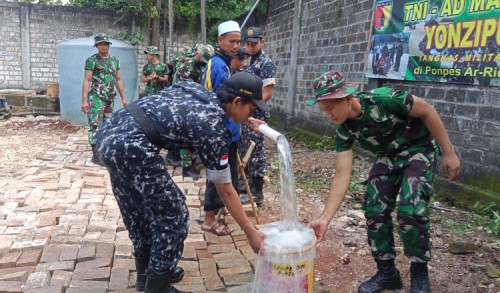 Manunggal Air, Yonzipur 5/ABW Bantu Kesulitan Air Bersih di Ponpes Ar-Ridwan Tuban