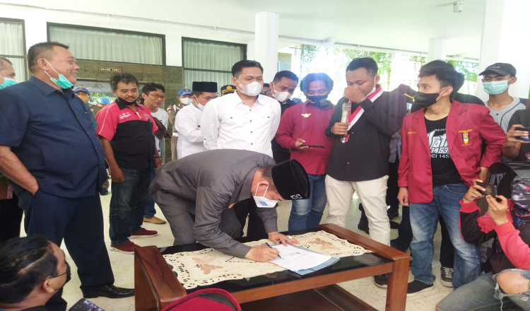 DPRD Banyuwangi Dukung Tuntutan Mahasiswa Tolak Presiden 3 Periode