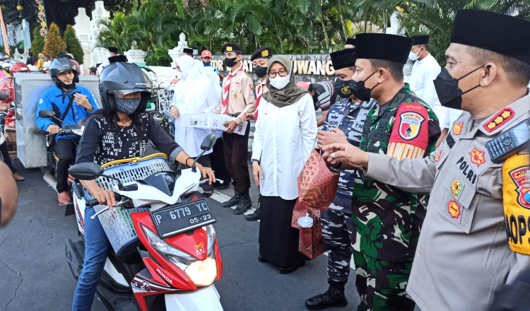 10 Ribu Takjil Forkopimda Banyuwangi Ludes dalam 30 Menit