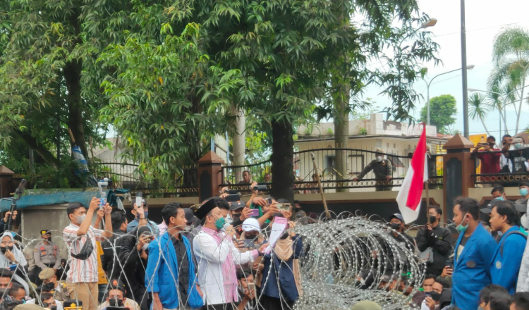 DPRD Jember Akui Siap Tindak Lanjuti Tuntutan Ratusan Demonstran