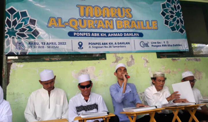 Puluhan Tunanetra di Banyuwangi Isi Ramadan dengan Semangat Tadarus Al-Qur'an Braille
