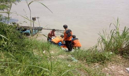 Geger! Mayat Pria Tanpa Identitas Ditemukan Mengapung di Sungai Serayu, Cilacap