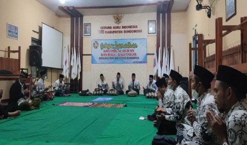 Hikmah Ramadhan, PGRI Bondowoso Khotmil Quran, Sembari Bagi-bagi Seribu Takjil