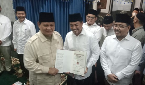 Kunjungi Ponpes Genggong, Menhan Prabowo Sebut Jenguk Sahabat Lama