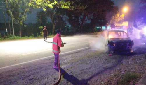 Diduga Korsleting Pada Mesin, Mobil Kijang Innova di Tuban Terbakar