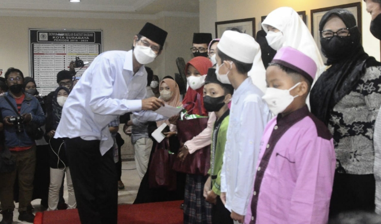 DPRD Surabaya Buka Puasa dan Santuni Anak Yatim Piatu