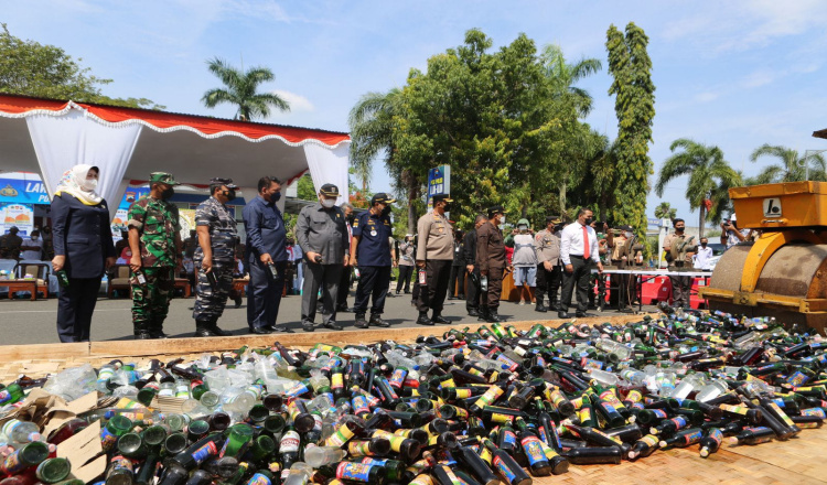 Sebanyak 6.270 Botol Miras dan 676 Knalpot Brong Dimusnahkan Polres Cilacap