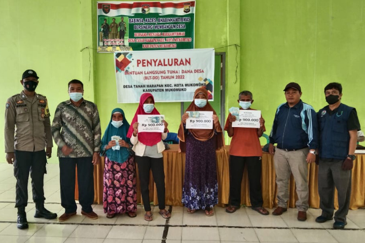 Jelang Lebaran, 73 KPM Desa Tanah Harapan Terima BLT-DD TA-2022