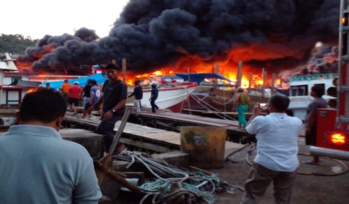 Kapal Milik Nelayan di Dermaga Wijayapura, Cilacap Terbakar