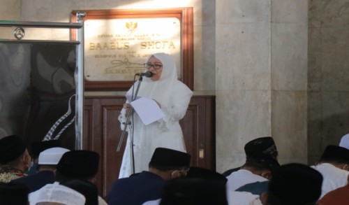 Bersama Warga, Bupati Bojonegoro Laksanakan Sholat Idul Fitri di Masjid Baabus Shofa