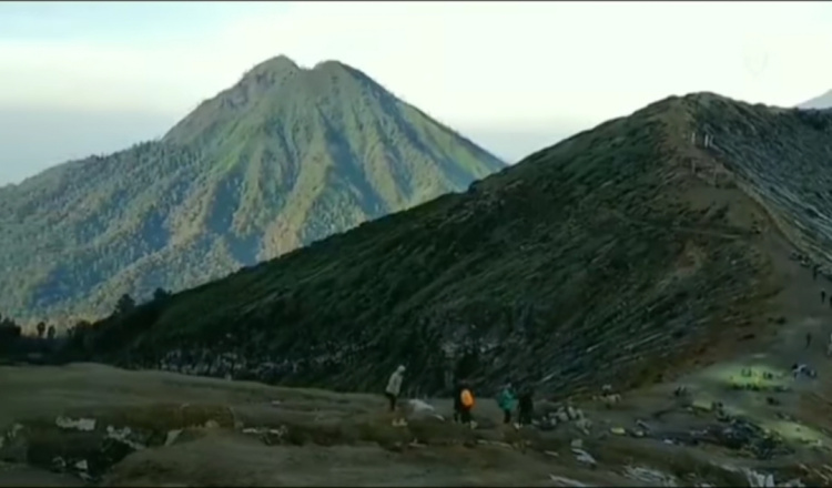 Daki Gunung Kawah Ijen Bondowoso, Seorang Pemuda Dinyatakan Hilang 