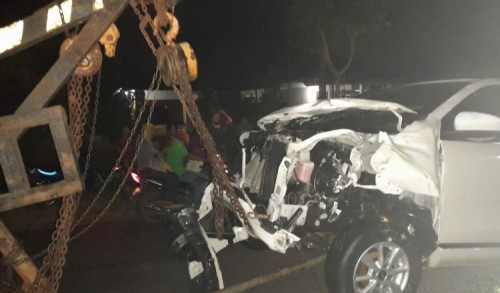 Dua Mobil dan Satu Motor Terlibat Kecelakaan Beruntun di Banyuwangi, Mobil Hancur, Dua Luka-luka