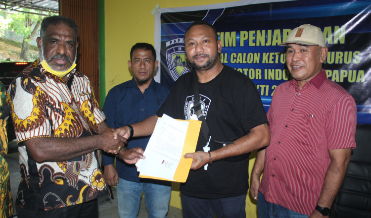 Abisai Rollo Resmi Daftar Calon Ketum IMI Papua