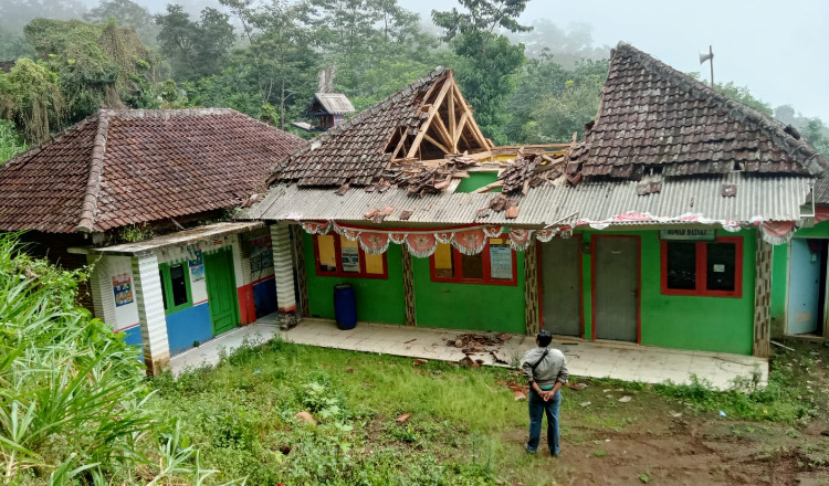Kantor Desa Tambakukir Ambruk, Rumah Kades Jadi Tempat Pelayanan