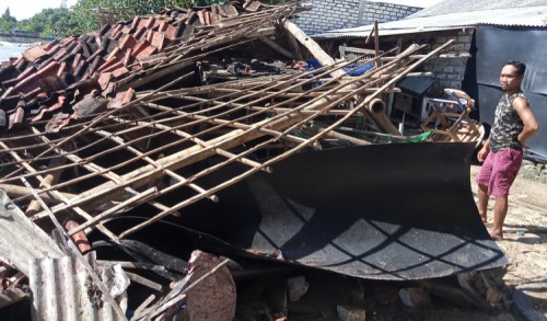 Tiga Bangunan di Tuban Rusak Diterjang Banjir Rob