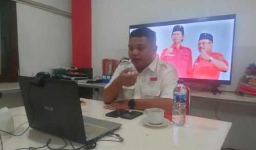 Wasek DPC PDIP Surabaya Motivasi Mahasiswa Unesa Tumbuhkan Jiwa Pemimpin