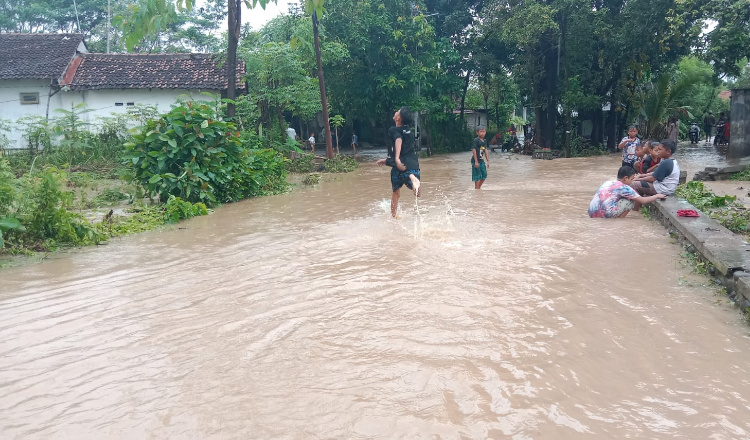 Hujan Deras Kembali Sebabkan Banjir di Probolinggo