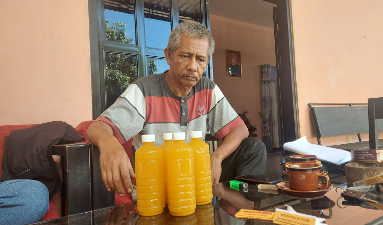 Anggota DPRD Bondowoso Temukan Jamu PMK, Cukup Dua Botol Sapi Terpapar Langsung Sembuh