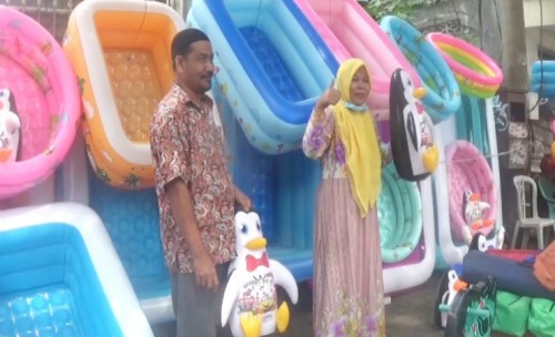 Cerita Inspiratif Penjual Mainan di Jombang Naik Haji