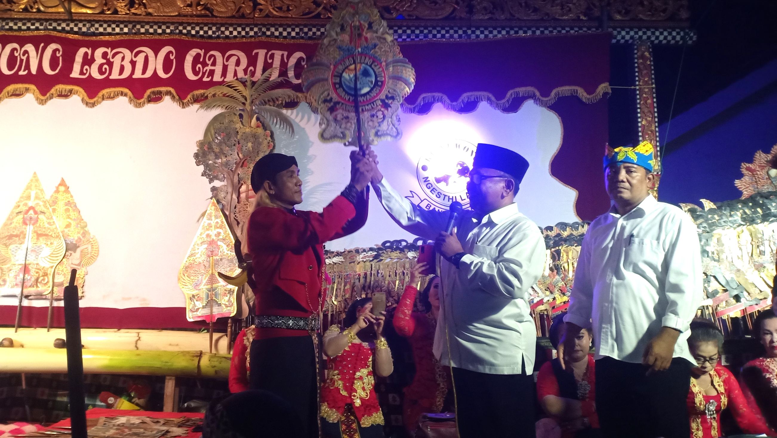 Nonton Wayang Kulit, Wabup Banyuwangi Ajak Jaga Warisan Budaya